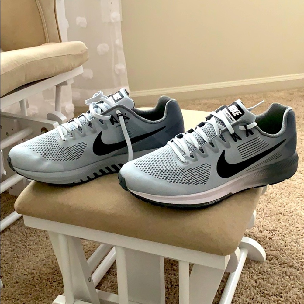 Nike Zoom Structure Gray sneaker Size 10.5. Unworn